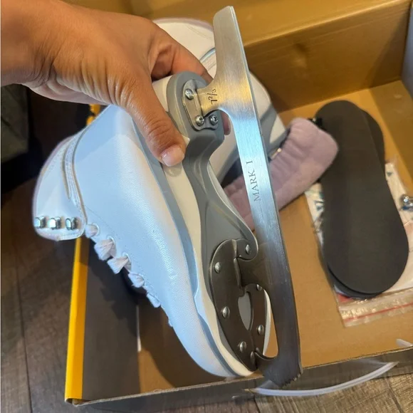 White and Gray Ice Skates - Picture 3 of 4